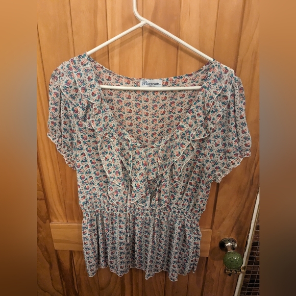 Light Short Sleeve Floral Top 2x - Picture 1 of 4